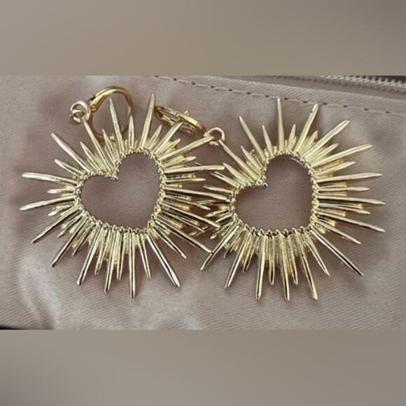 GORGEOUS VIRGIN MARYS HEART Gold Drop Dangle Earrings - Picture 9 of 9